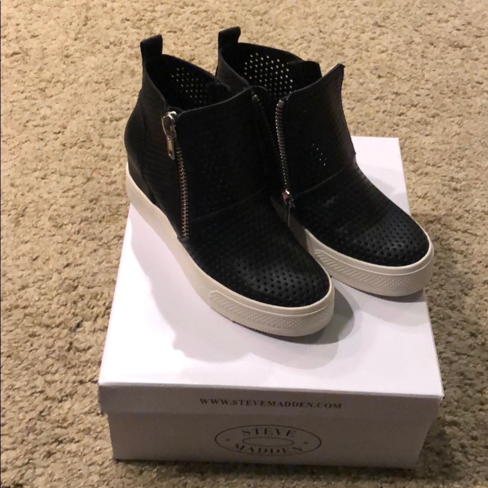 Steve Madden the wedgie sneaker